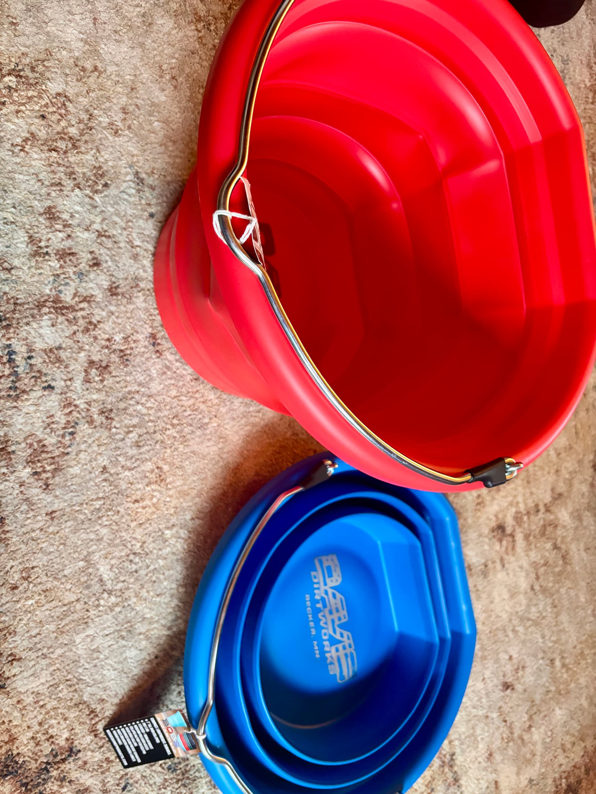 Gallery photos for Unveiling Our Handy Collapsible Buckets: Image #1