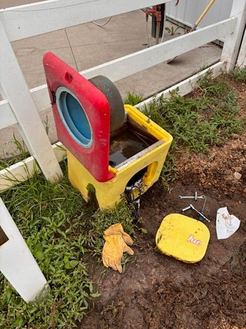 Gallery photos for Efficient Water Solutions with Ritchie Waterers: Image #3